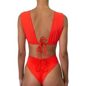 NWT RIOT SWIM DODI TOP ONLY SIZE XL NWT COLOR IS CORAL TOP ONLY !!!!